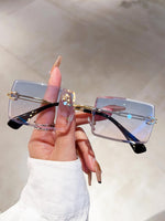 1 paire de lunettes de mode avec monture carrée pour femmes. Accessoires de lunettes vintage pour la plage. Accessoires de plage pour femmes. Lunettes de base pour les tenues femmes en automne/hiver. Cadeau pour les tenues casual d'affaires. Idéal pour le - Vignette | URBAÏA