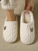 Pantoufles en peluche - Vignette | URBAÏA