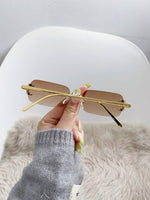 1 paire de lunettes de mode carrées sans monture pour femmes. Accessoire de mode pour l'été, accessoire de plage pour femmes. essentielles pour les tenues de femmes en automne/hiver, casual, affaires. Cadeau pour les vacances d'été à la plage, les sorties - Vignette | URBAÏA 