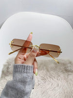 1 paire de lunettes de mode carrées sans monture pour femmes. Accessoire de mode pour l'été, accessoire de plage pour femmes. essentielles pour les tenues de femmes en automne/hiver, casual, affaires. Cadeau pour les vacances d'été à la plage, les sorties - Vignette | URBAÏA 