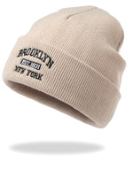 1 pièce Bonnet tricoté à la mode avec détails imprimés Brooklyn pour femmes, pour l'hiver et l'automne - Vignette | URBAÏA 