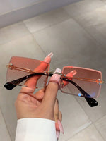 1 paire de lunettes de mode avec monture carrée pour femmes. Accessoires de lunettes vintage pour la plage. Accessoires de plage pour femmes. Lunettes de base pour les tenues femmes en automne/hiver. Cadeau pour les tenues casual d'affaires. Idéal pour le - Vignette | URBAÏA 