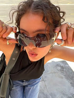 1 pièce Lunettes de mode au style futuriste avec grand cadre, style Y2K, pour l'été, la plage, les vacances, l'extérieur et les voyages - Vignette | URBAÏA 