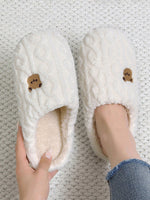 Pantoufles en peluche - Vignette | URBAÏA 