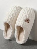 Pantoufles en peluche - Vignette | URBAÏA 